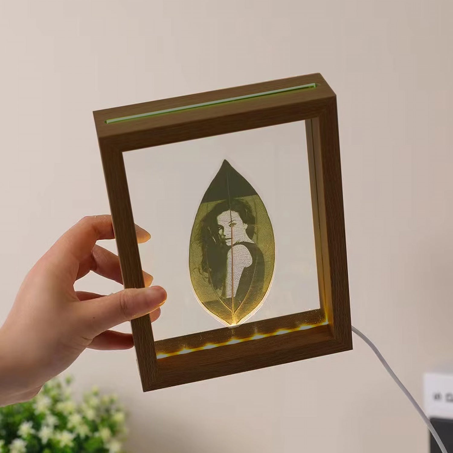 Leaf Carving Photo Art with Rectangular Walnut Veneer Frame-Cinnamomum leaf-BoBo Craft