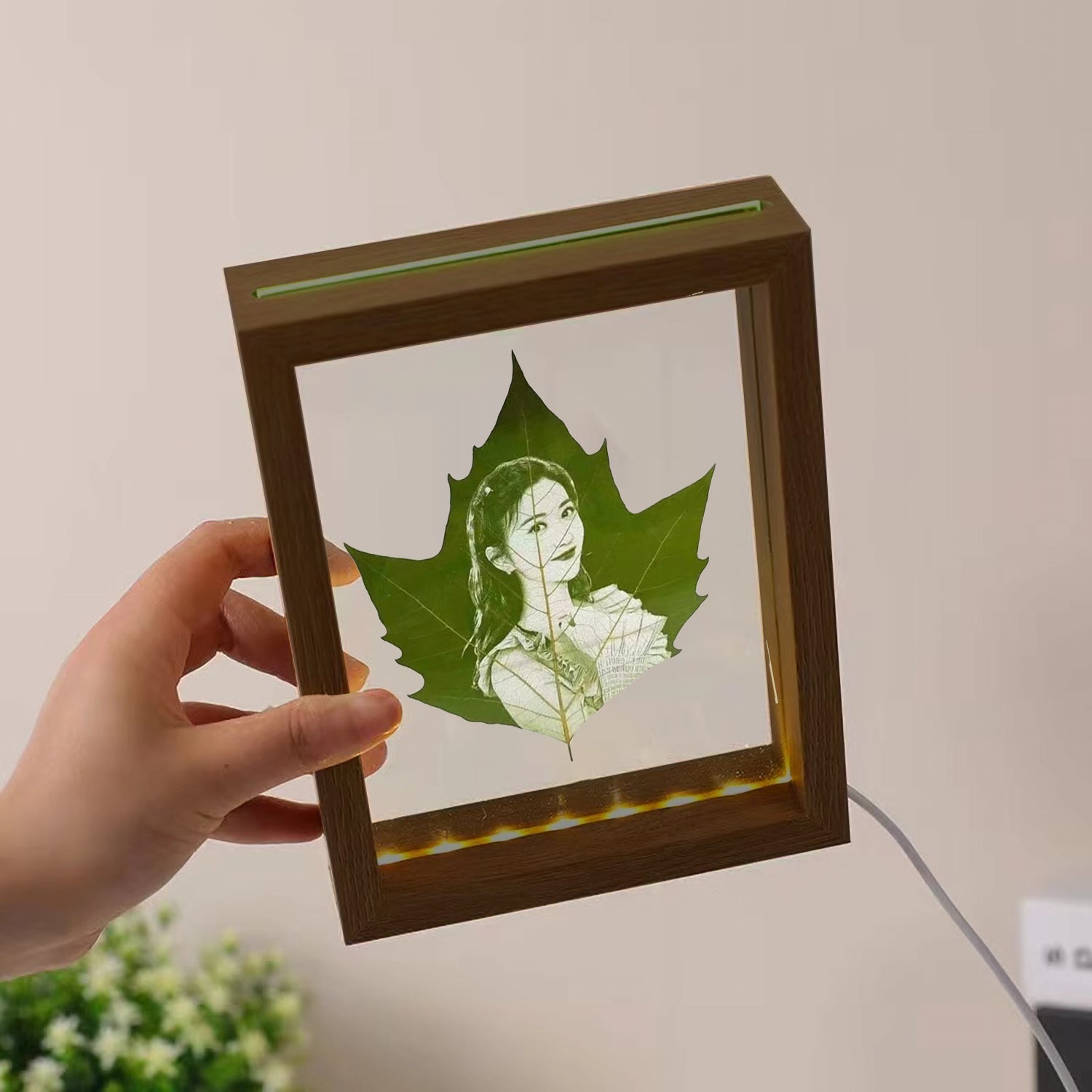 Sycamore Leaf Carving Photo with Rectangular Frame-BoBo Craft